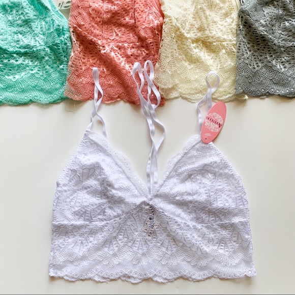 BOUTIQUE Center Strap Lace Bralette - Picture 3 of 7